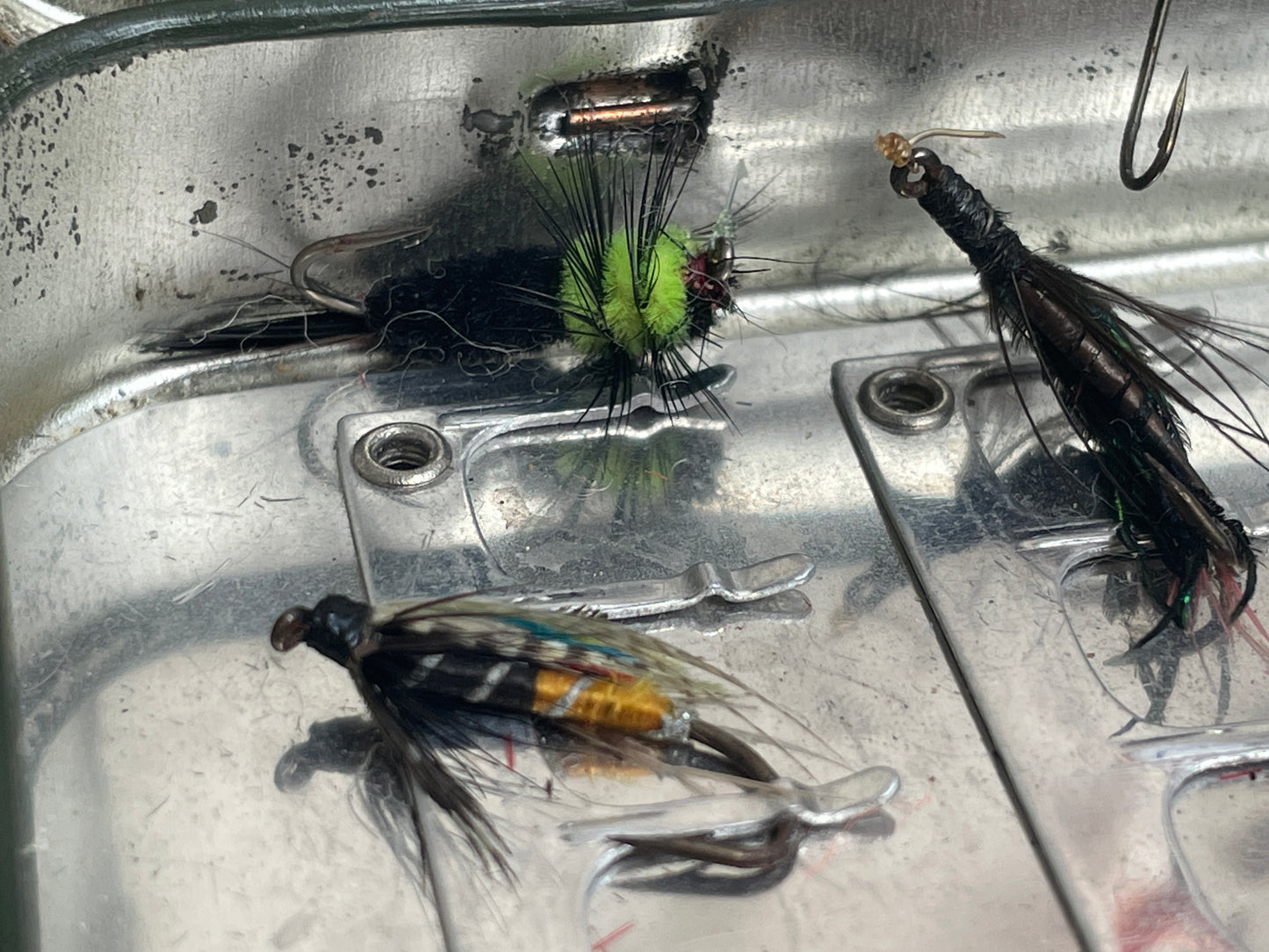 Vintage Richard Wheatley Loch Leven Fly Box – Mid-Century Green Tin with Eyed Flies, Trout & Salmon Fly Fishing