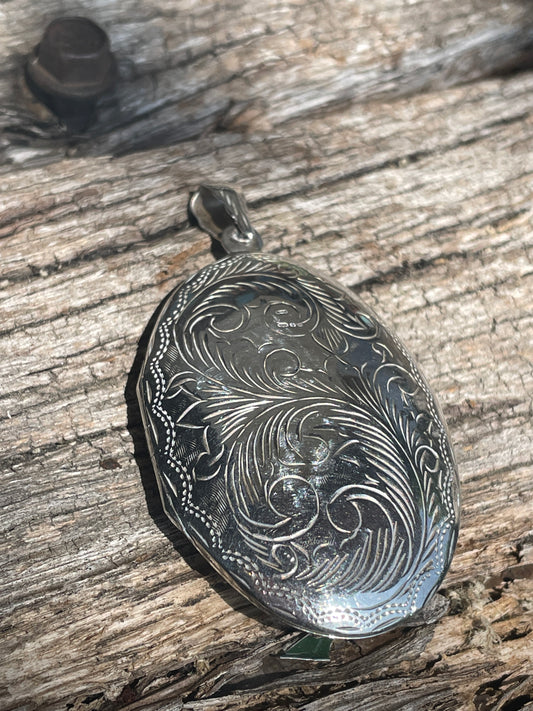 Antique Sterling Silver Oval Locket – Hand Engraved Scrollwork – 925 Hallmarked Photo Pendant – Vintage Keepsake Jewellery