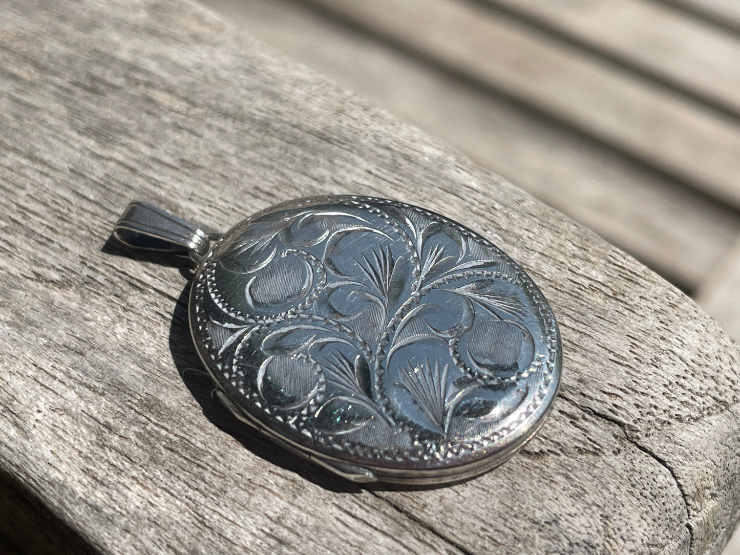Vintage 1978 Sterling Silver Oval Locket – Sheffield Hallmarked – Hand Engraved Scroll Design – 925 Photo Keepsake Pendant