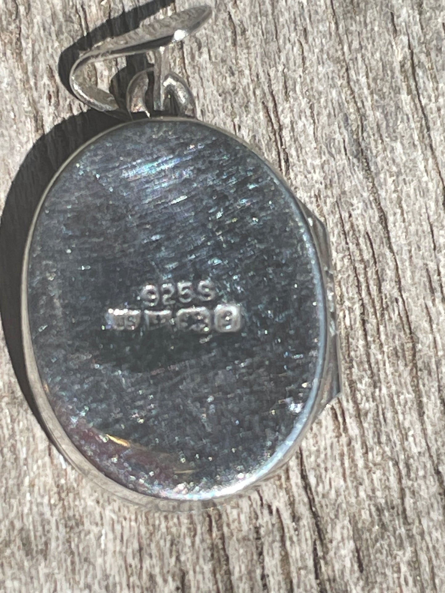 Vintage 1981 Sterling Silver Chevron Locket – Birmingham Hallmarked 925S – John Shirley Maker – Oval Photo Pendant Keepsake