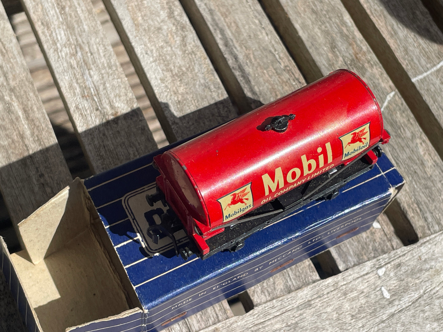 Vintage Hornby Dublo Mobilgas Tank Wagon D1 32084 | OO Gauge Boxed Model Train by Meccano Ltd