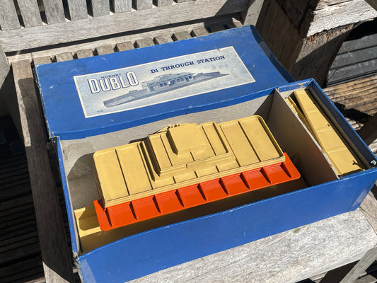 Vintage Hornby Dublo D1 Through Station with Box – Meccano Model Railway Accessory 1950s