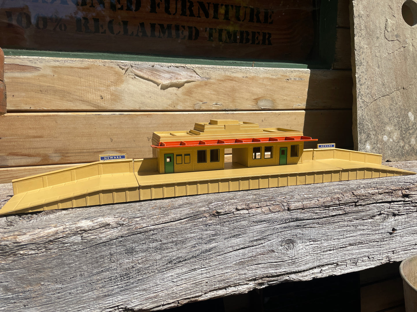 Vintage Hornby Dublo D1 Through Station with Box – Meccano Model Railway Accessory 1950s