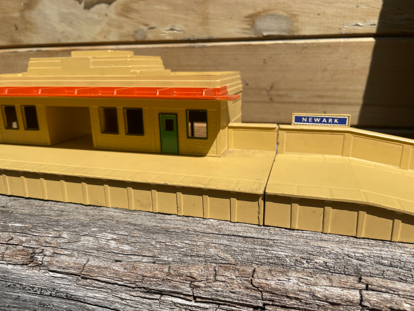 Vintage Hornby Dublo D1 Through Station with Box – Meccano Model Railway Accessory 1950s