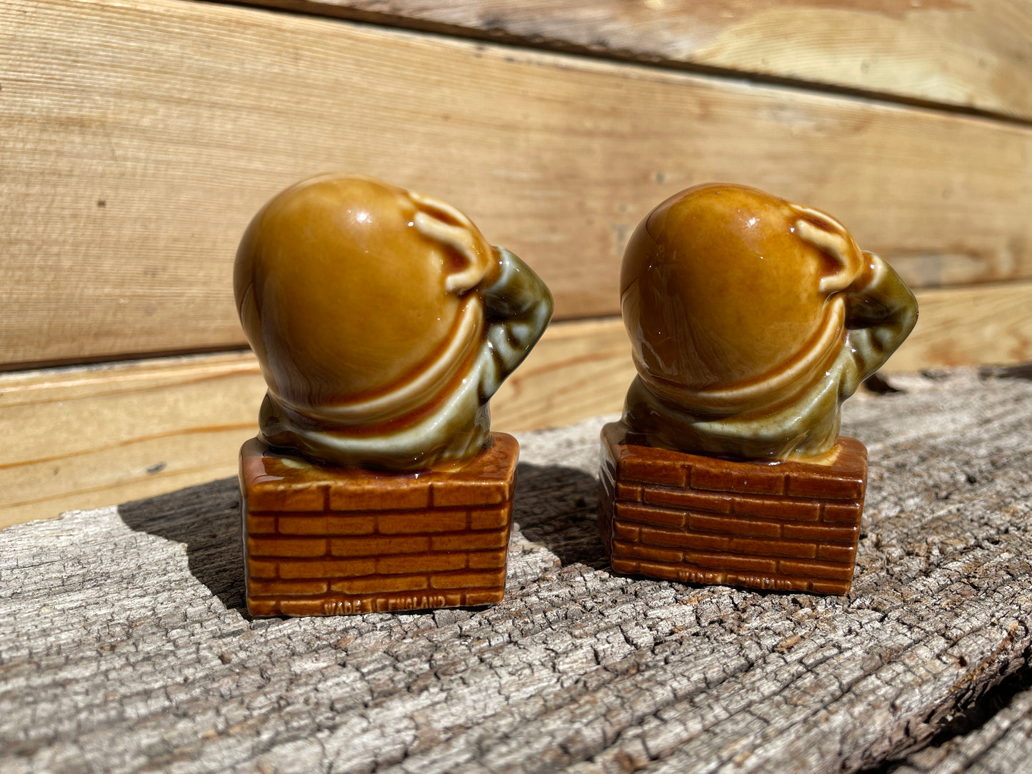 Two vintage Wade Humpty Dumpty ceramic figurines 6cm tall