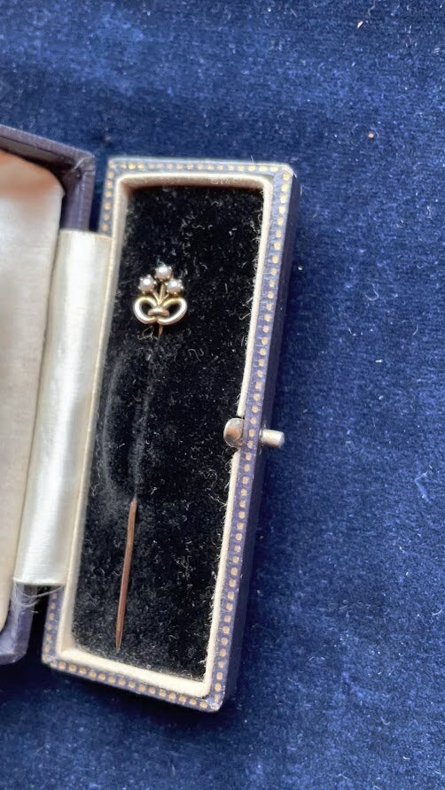 Antique 9ct Gold Stickpin With Original Fitted Box - Marked Gold and Seed Pearl Array 65mm long