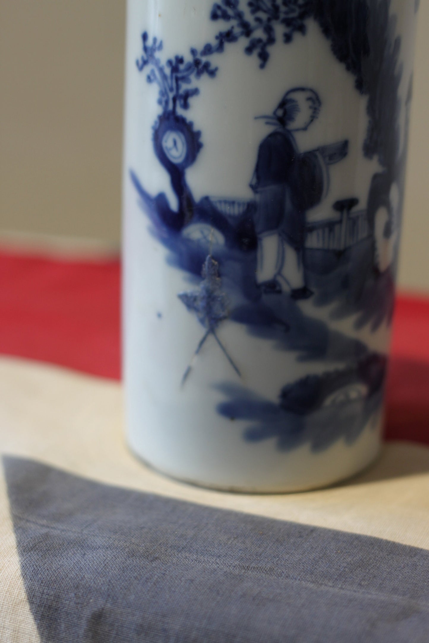 A late 19th Century Chinese Blue and White Brushpot 13cm Tall