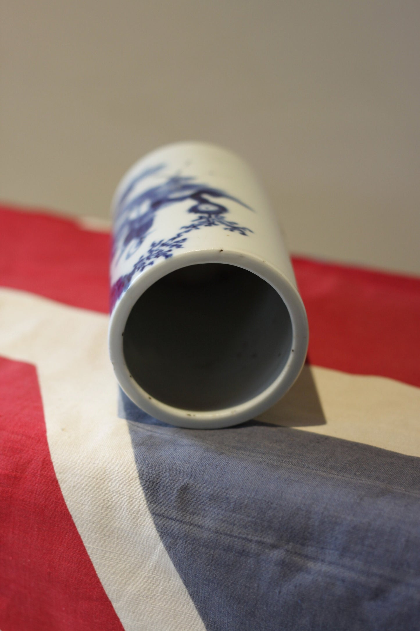 A late 19th Century Chinese Blue and White Brushpot 13cm Tall