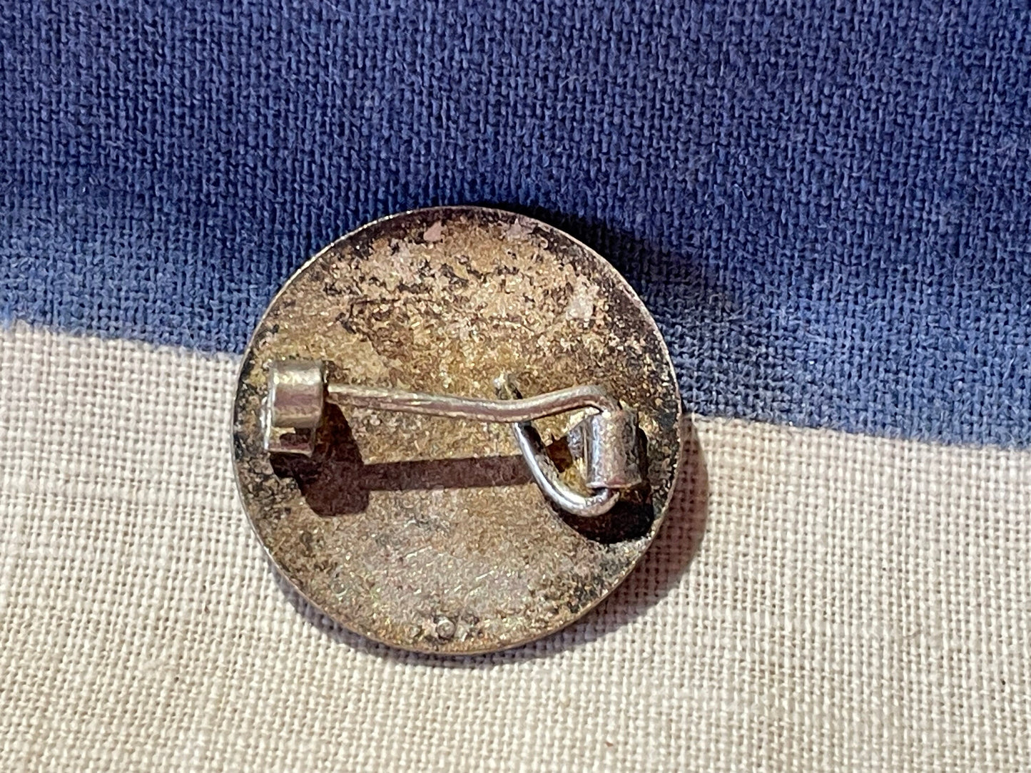 A Vintage Silver Plate and Enamel Electricity Supply Ambulance Centre Badge 19mm Diameter