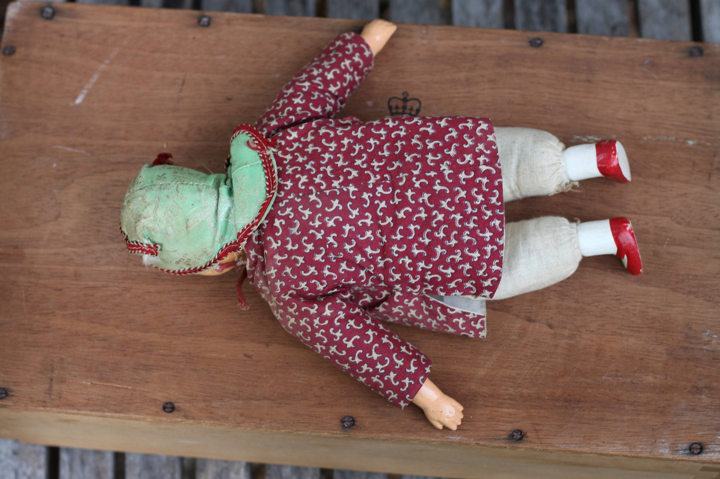 Vintage Chinese carved wood doll with amulet coin – 23cm straw-stuffed cloth body, painted face, cap & jacket c.1930s–50s