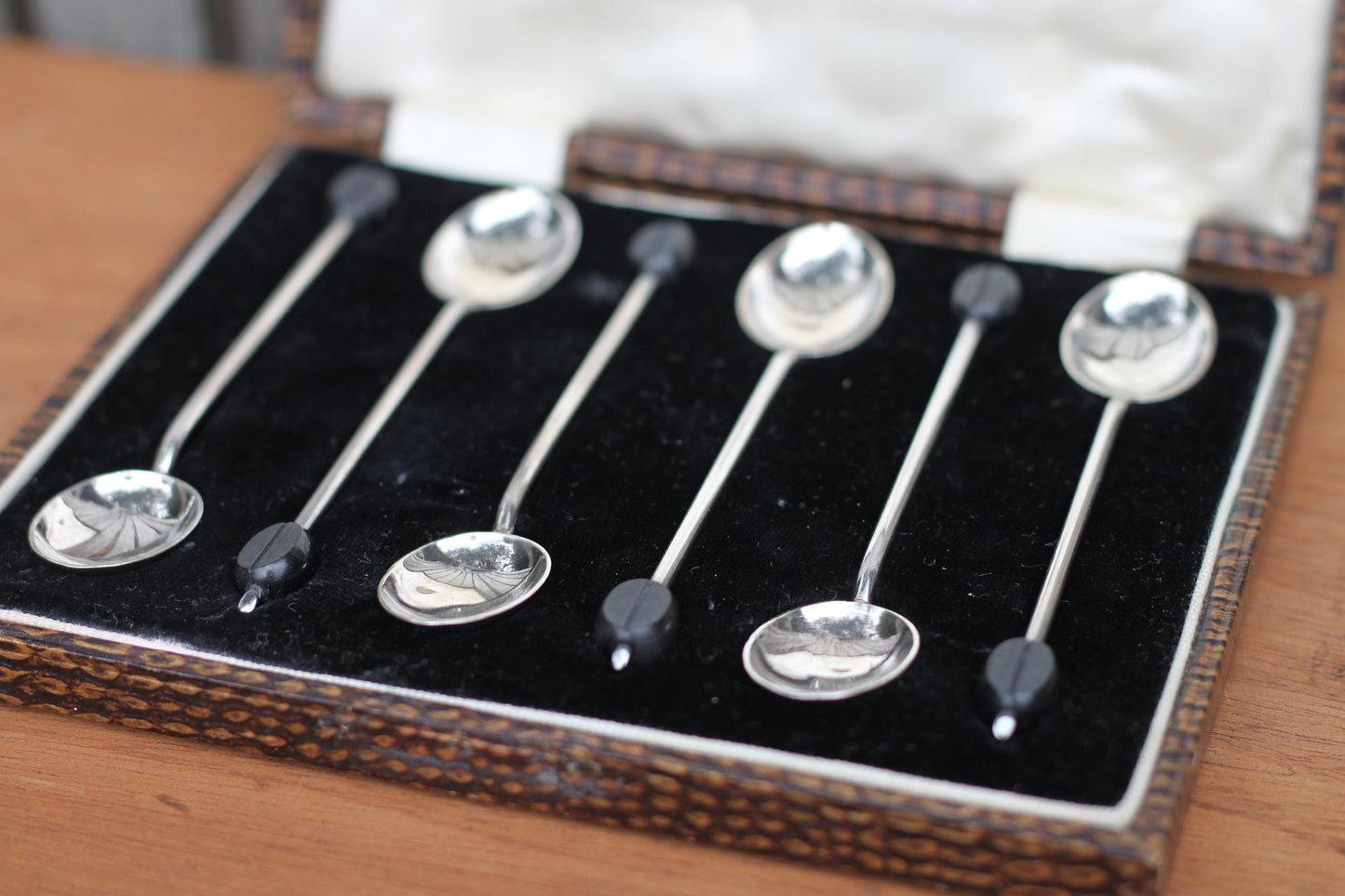 A Set of Six George V Silver Coffee Bean Spoons Housed in a John Nix Eastbourne Fitted Case, William Suckling Ltd, Birmingham 1922 48.2g