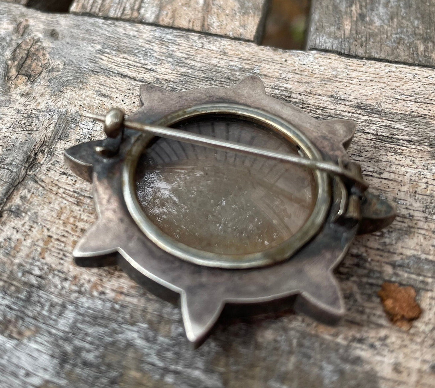 A Late Victorian White Metal Aesthetic Locket Brooch With Glass Locket Rear 37mm Diameter
