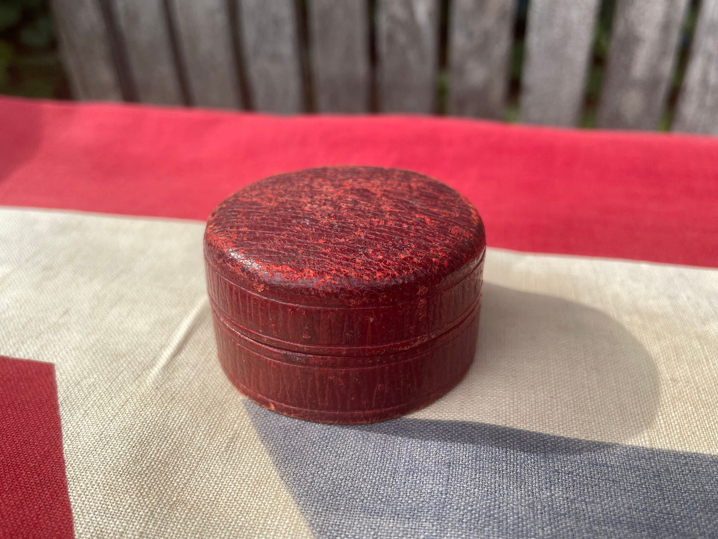 A Vintage Collapsible Shot/Toddy gilt Vessel - Concertina Cup with Leather Case 4.5cm Diameter