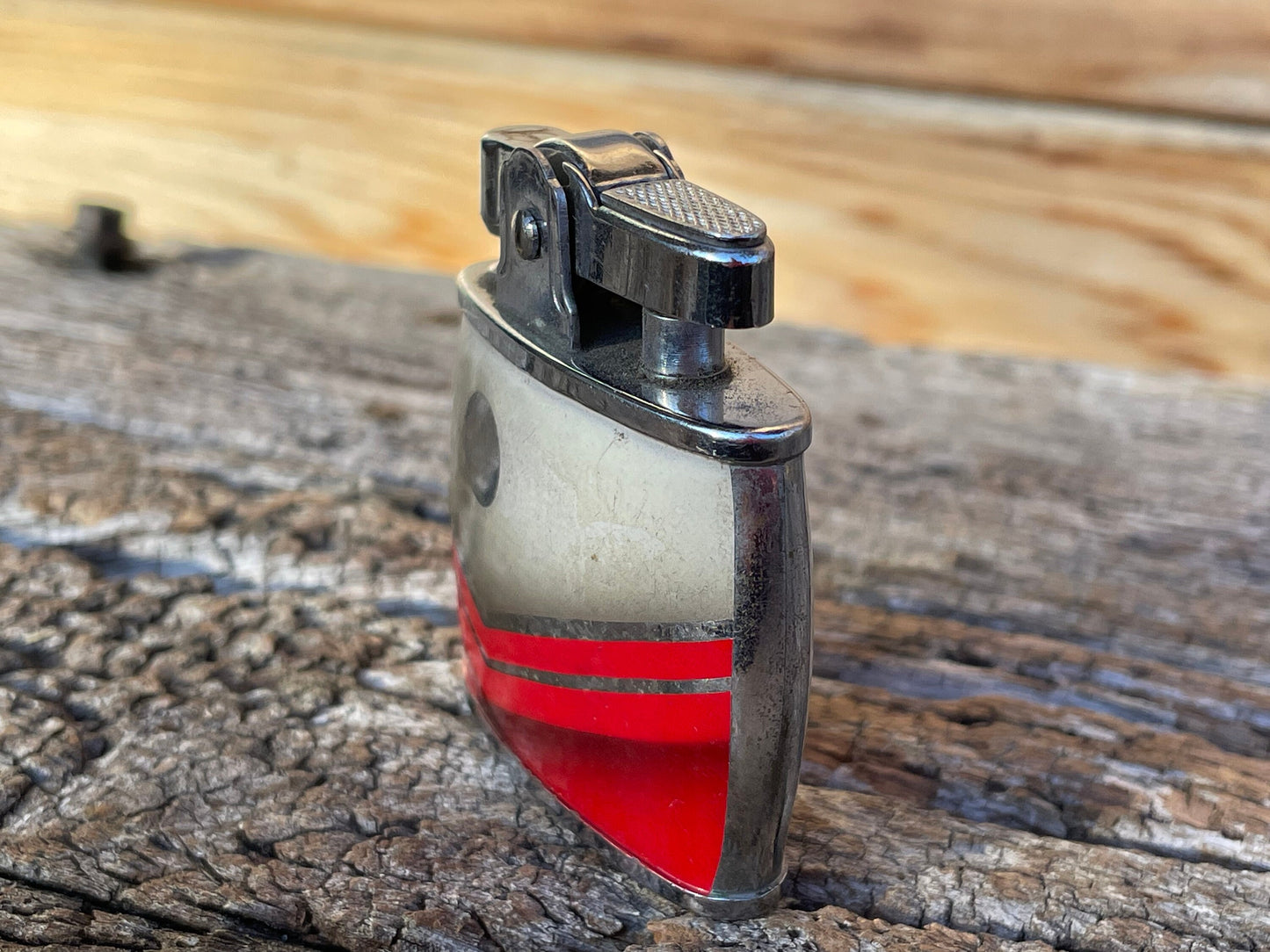 A Vintage Fuel Lighter c 1960's 5cm Wide