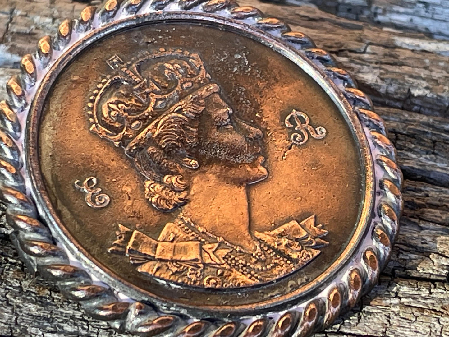1953 Queen Elizabeth II Coronation Medalet Brooch – ER Copper Coin in Rope-Edge Brass Mount, Vintage Royal Souvenir Pin