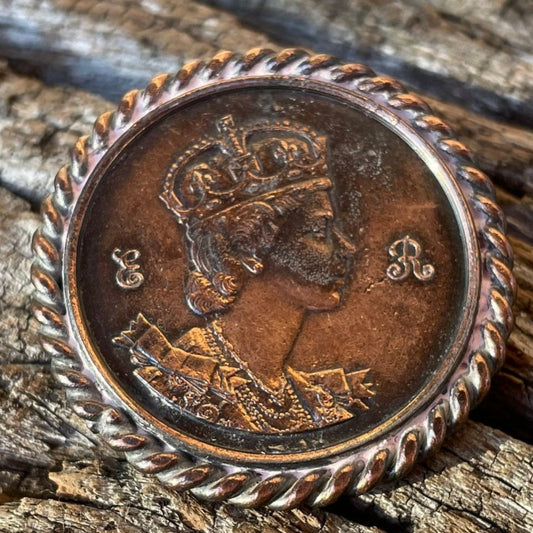 1953 Queen Elizabeth II Coronation Medalet Brooch – ER Copper Coin in Rope-Edge Brass Mount, Vintage Royal Souvenir Pin