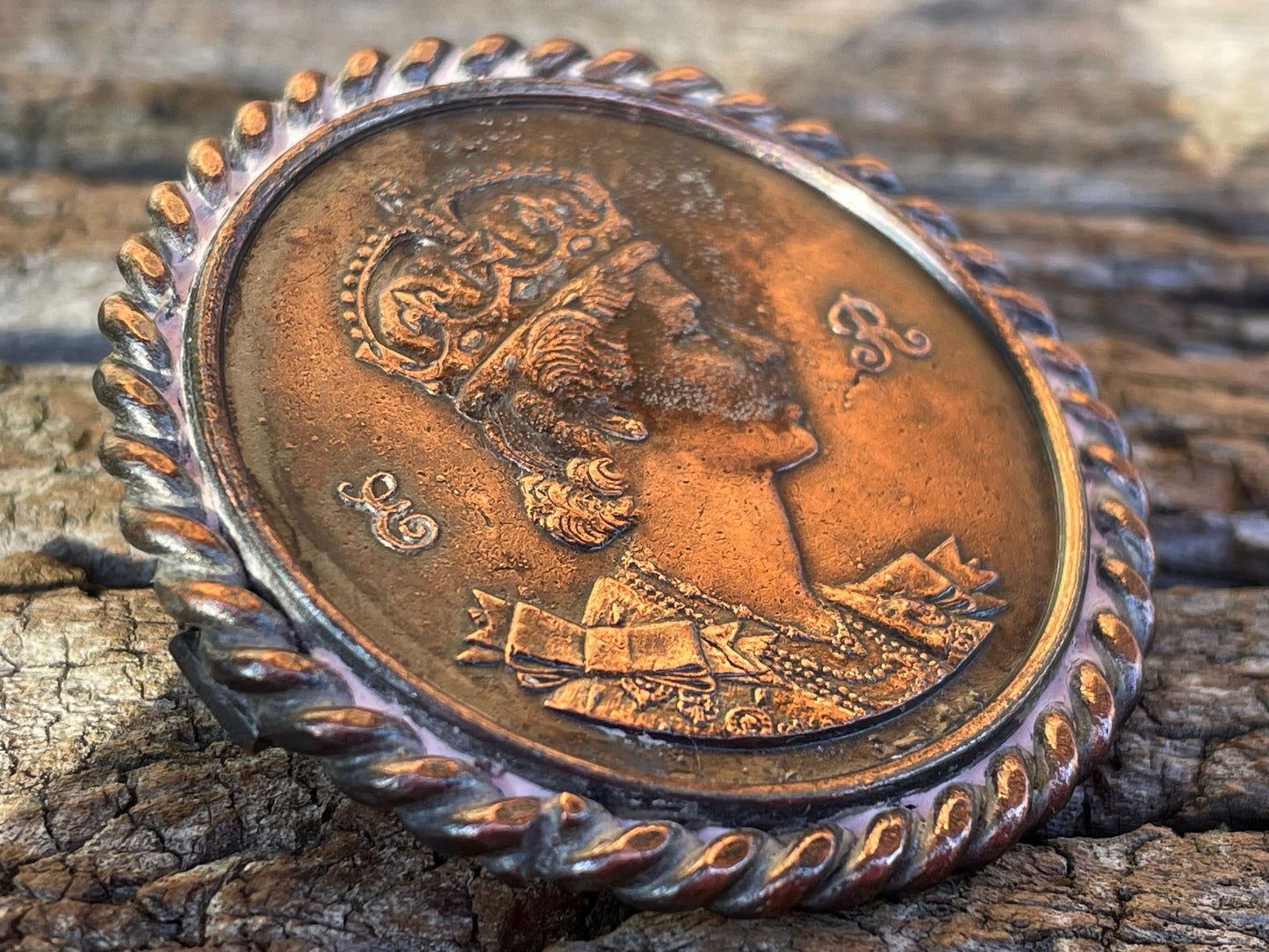 1953 Queen Elizabeth II Coronation Medalet Brooch – ER Copper Coin in Rope-Edge Brass Mount, Vintage Royal Souvenir Pin