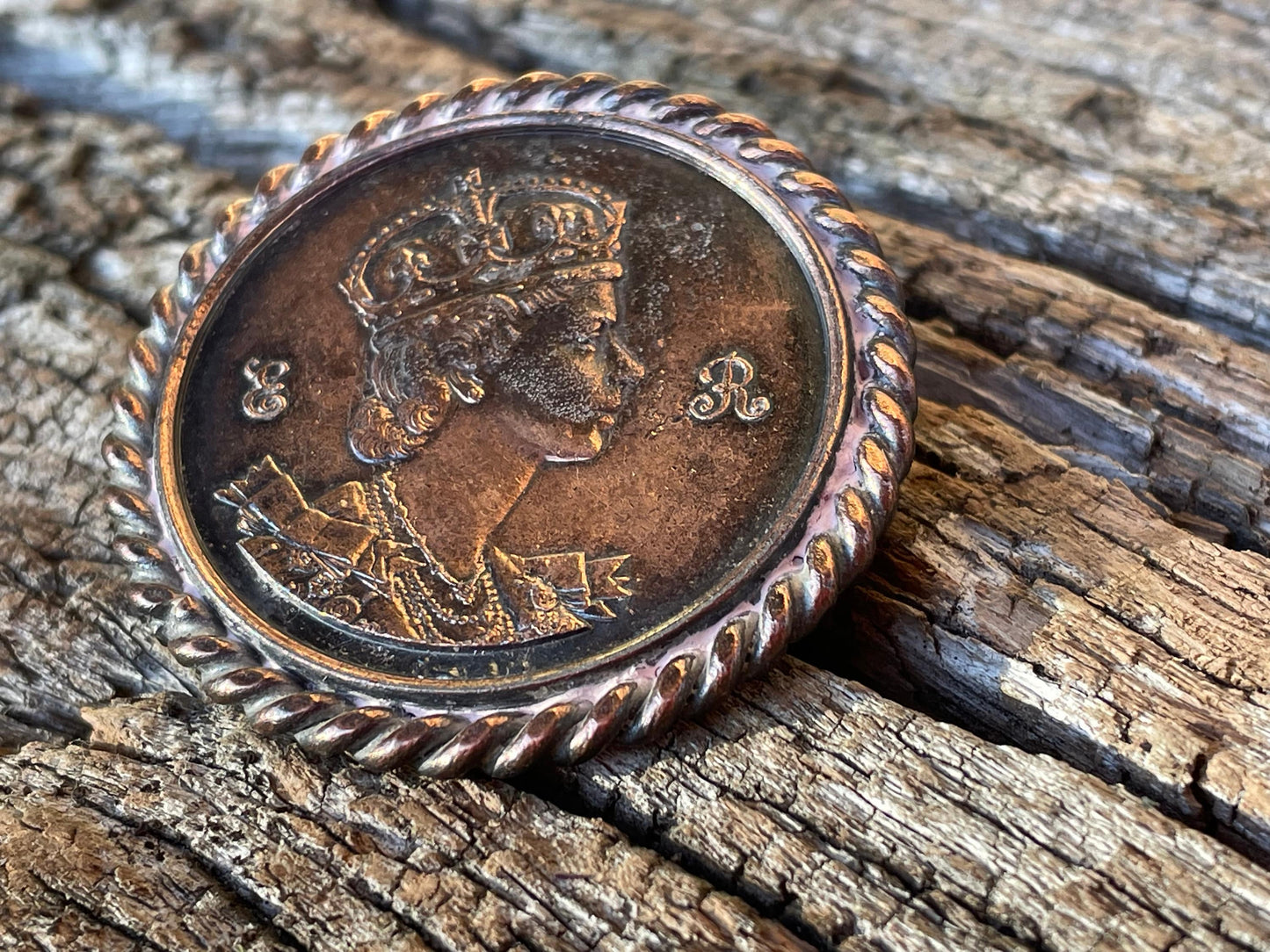 1953 Queen Elizabeth II Coronation Medalet Brooch – ER Copper Coin in Rope-Edge Brass Mount, Vintage Royal Souvenir Pin