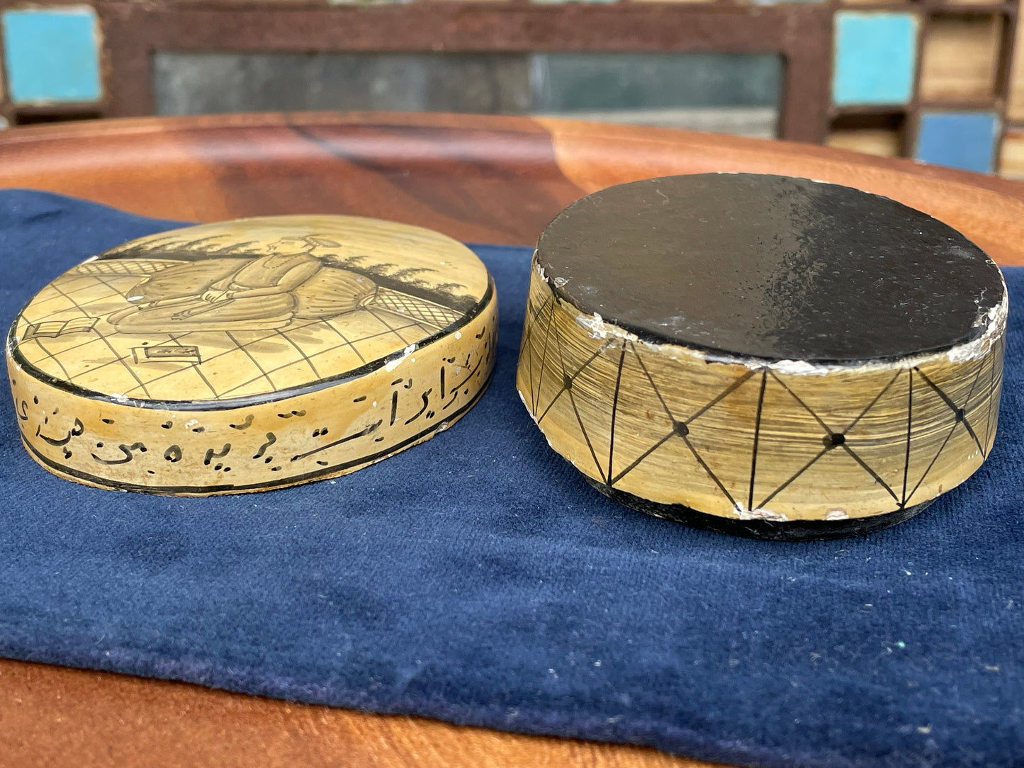 A hand made Persian/Indian Papier-mch box and cover 9x7x4cm