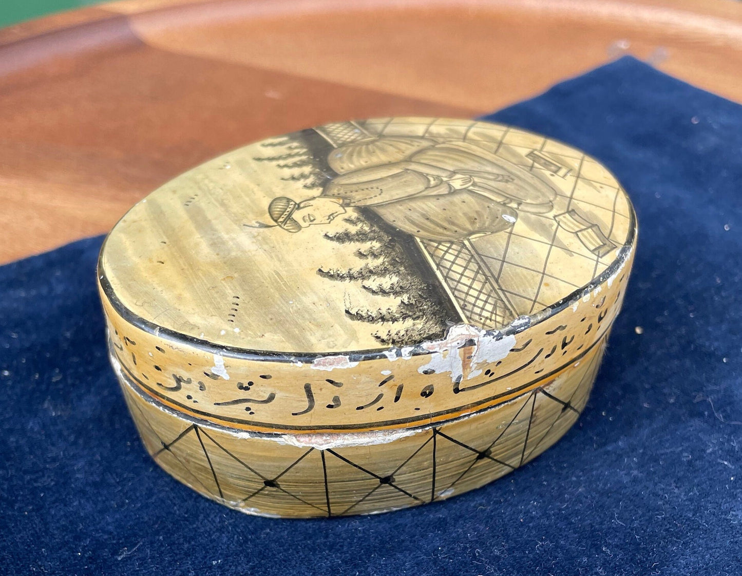 A hand made Persian/Indian Papier-mch box and cover 9x7x4cm