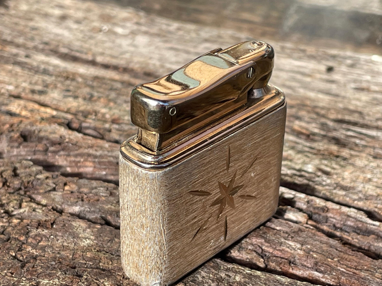 A vintage Colibri fuel lighter engraved with a star and Elizabeth 4.5cm wide