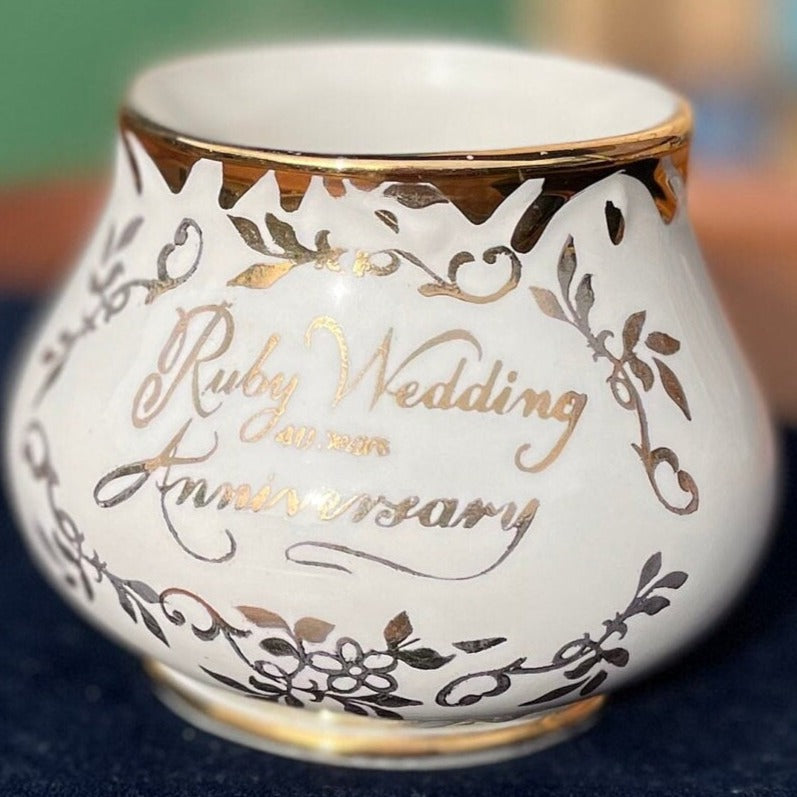 A vintage Arthur Wood ceramic Ruby Wedding Anniversary Pottery sugar bowl 8cm tall