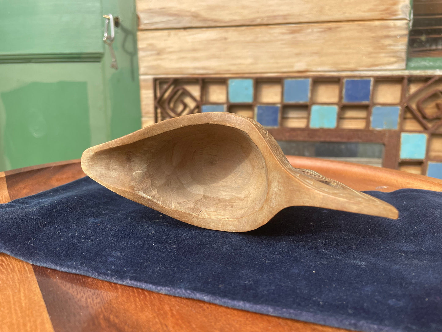 A vintage Yugoslavian hand carved wooden Folk Art lovers wedding shepherd cup 13cm wide