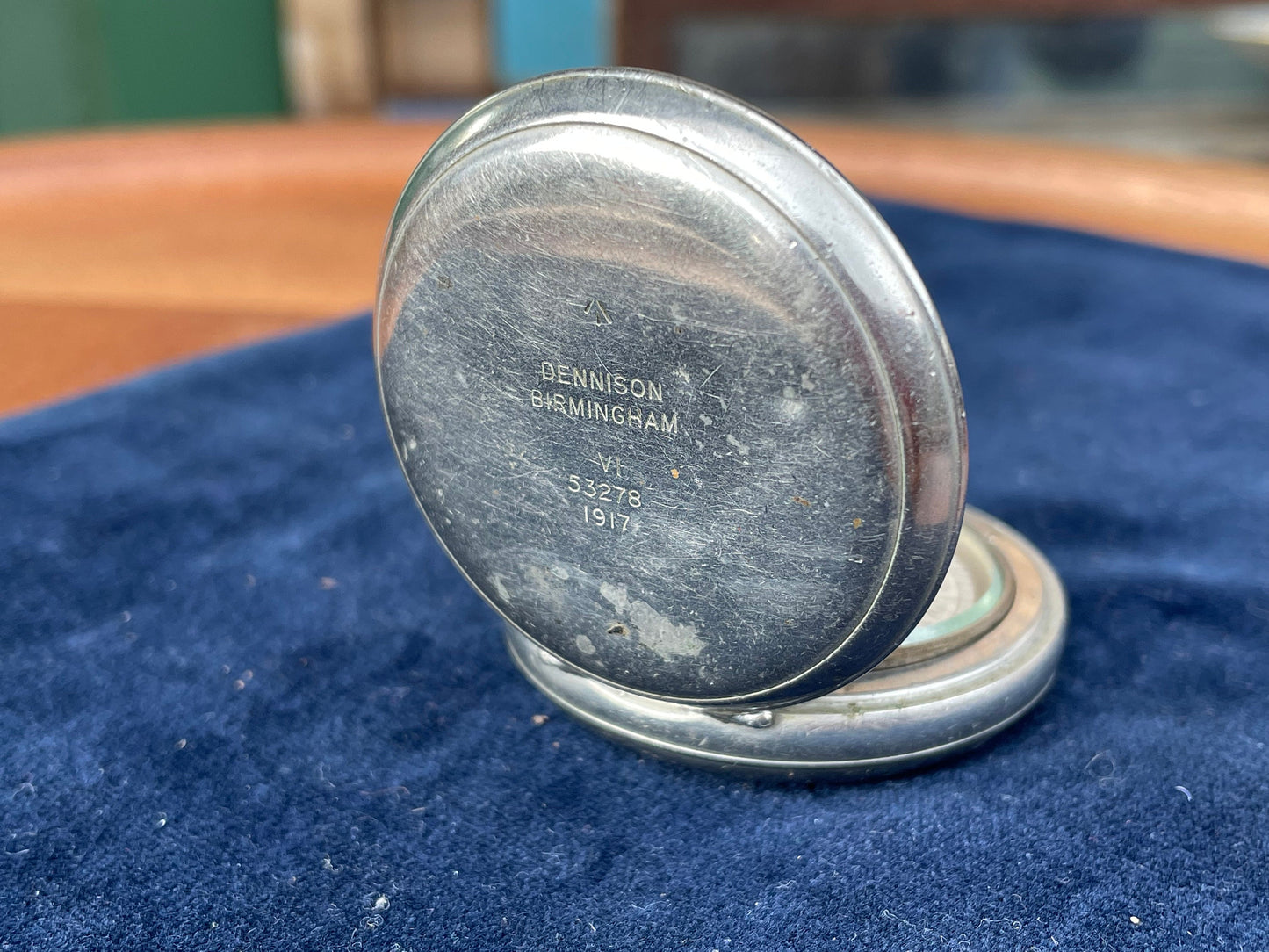 An antique WW1 Dennison MK VI 53278 British Army Officers military compass date stamped 1917 - 4.6cm diameter