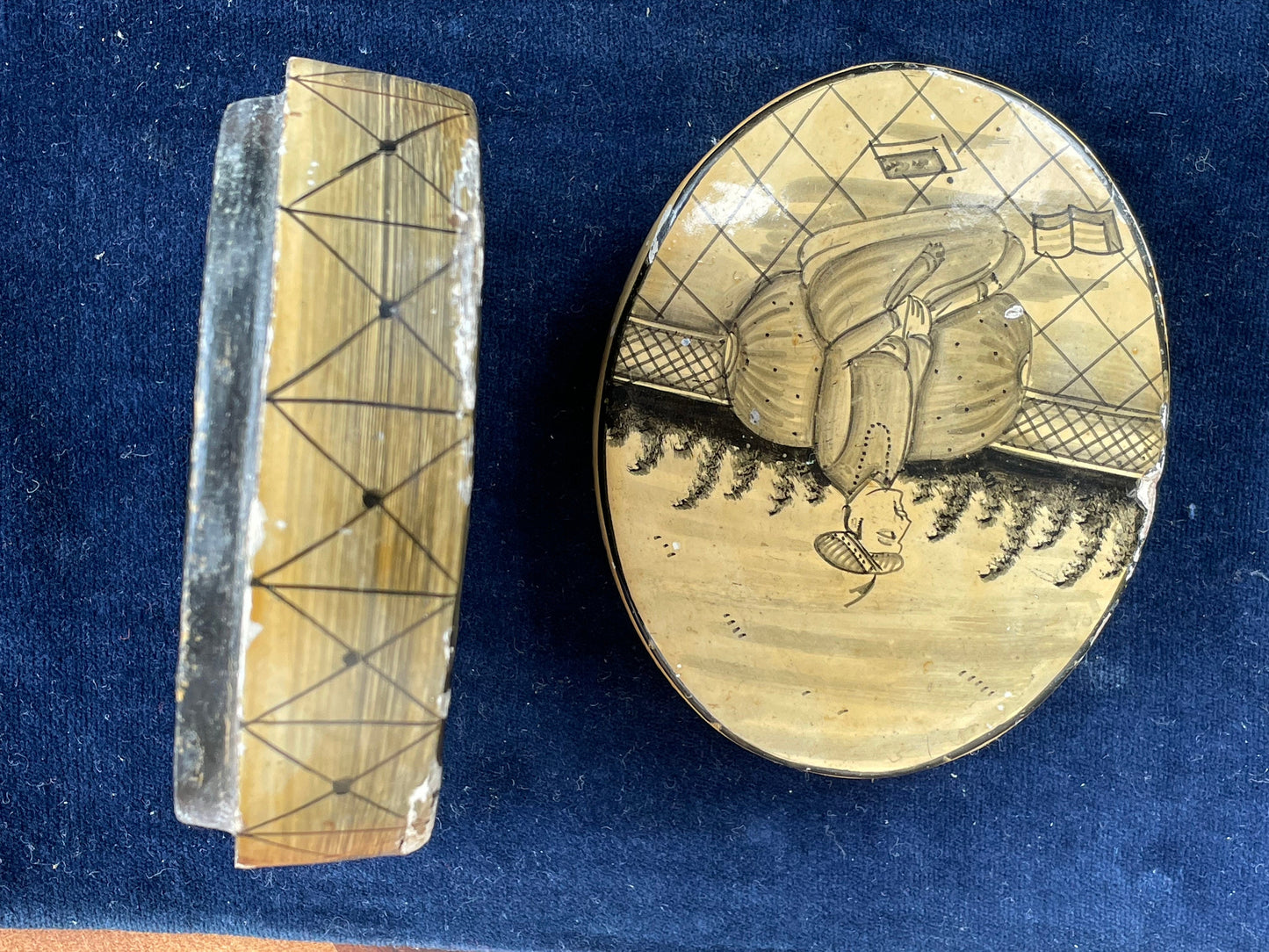 A hand made Persian/Indian Papier-mch box and cover 9x7x4cm