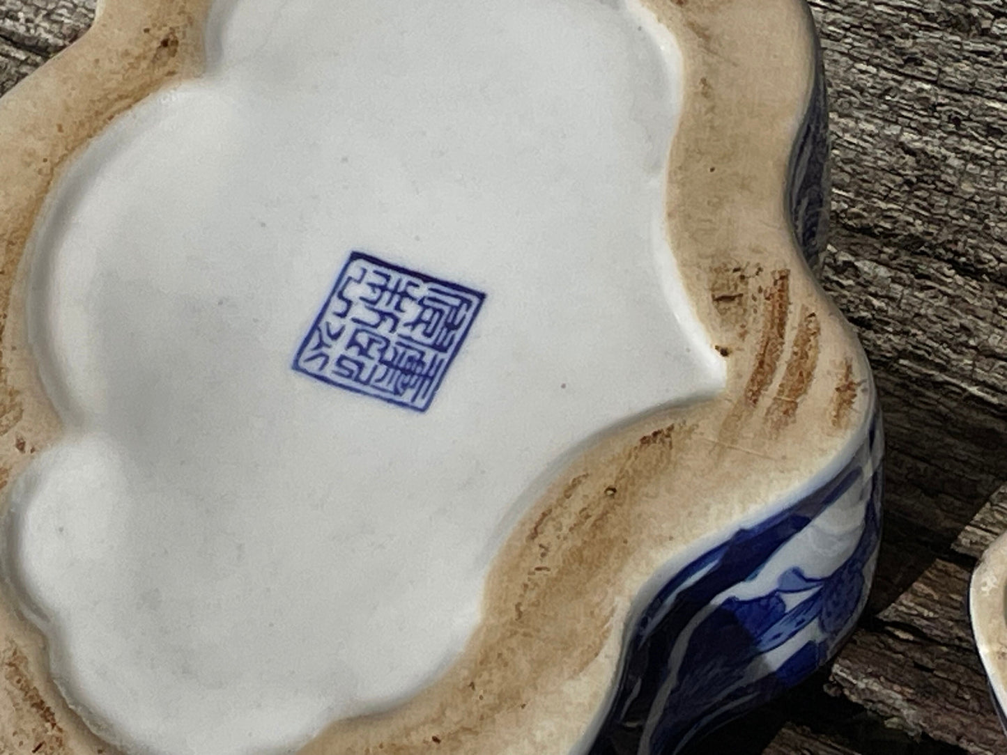 A chinoiserie blue and white porcelain box and cover marks to base 15cm wide