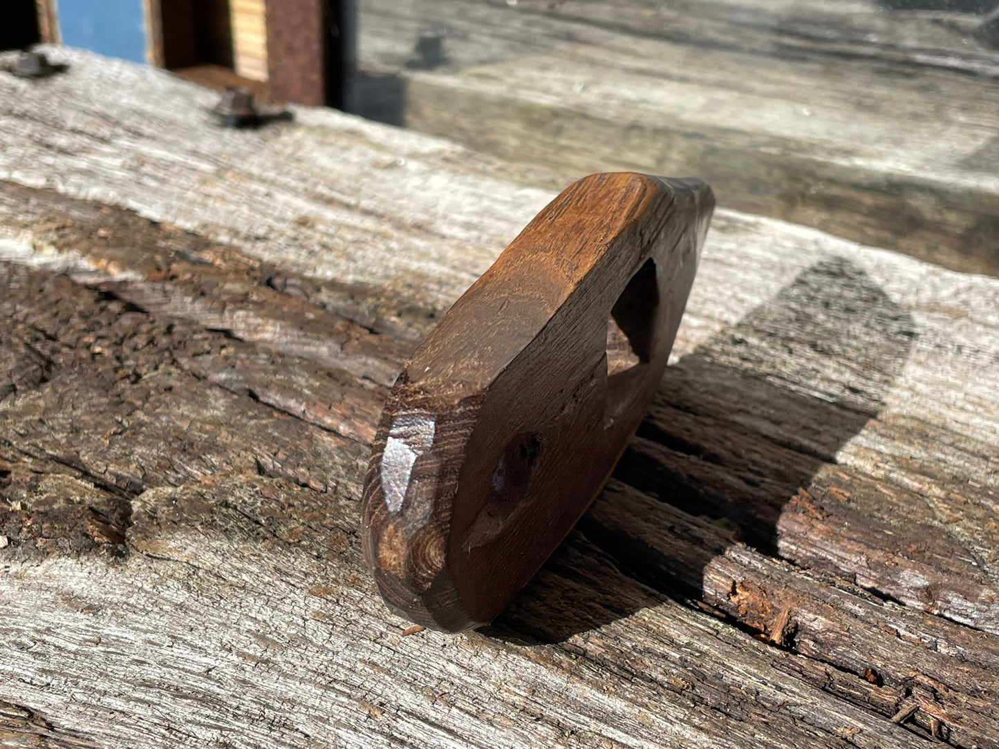 A vintage hand made wooden fishing net shuttle/needle tool piece of folk art 14cm long