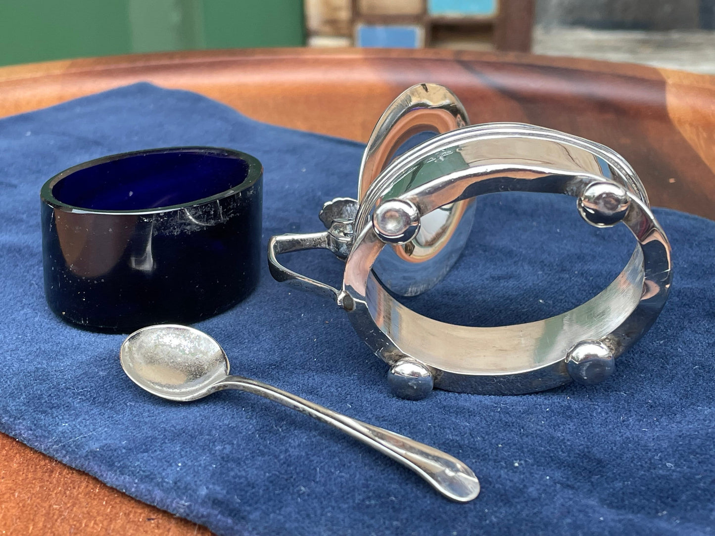 A solid silver English hallmarked condiment/mustard pot with Bristol blue glass liner and spoon - Gorham Manufacturing Co Birmingham - 1919