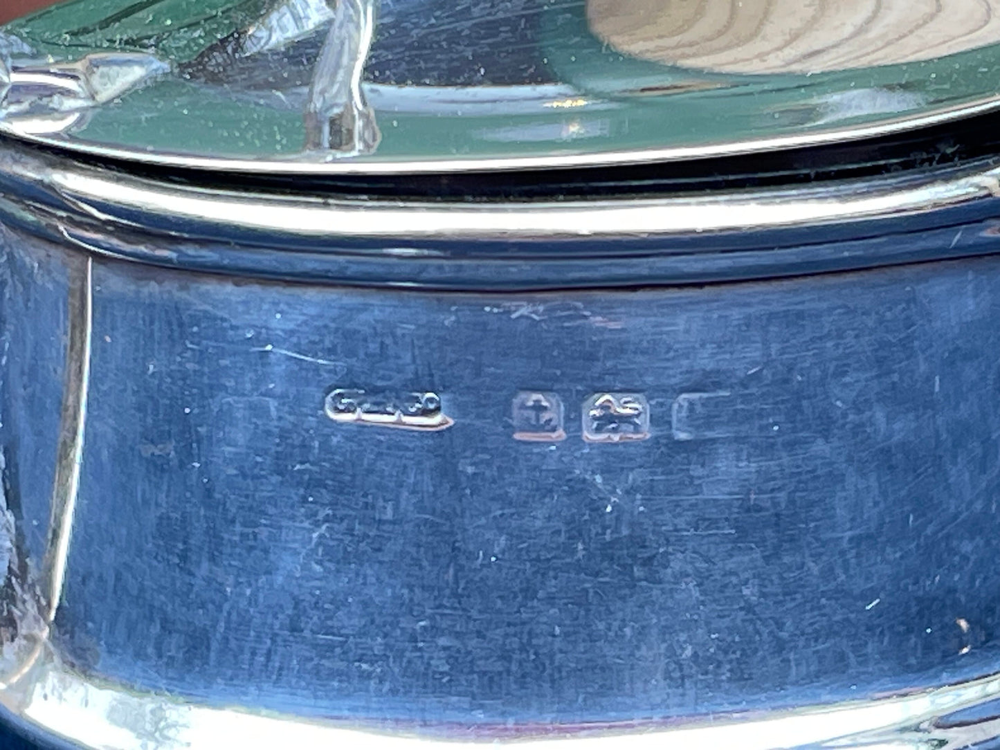 A solid silver English hallmarked condiment/mustard pot with Bristol blue glass liner and spoon - Gorham Manufacturing Co Birmingham - 1919