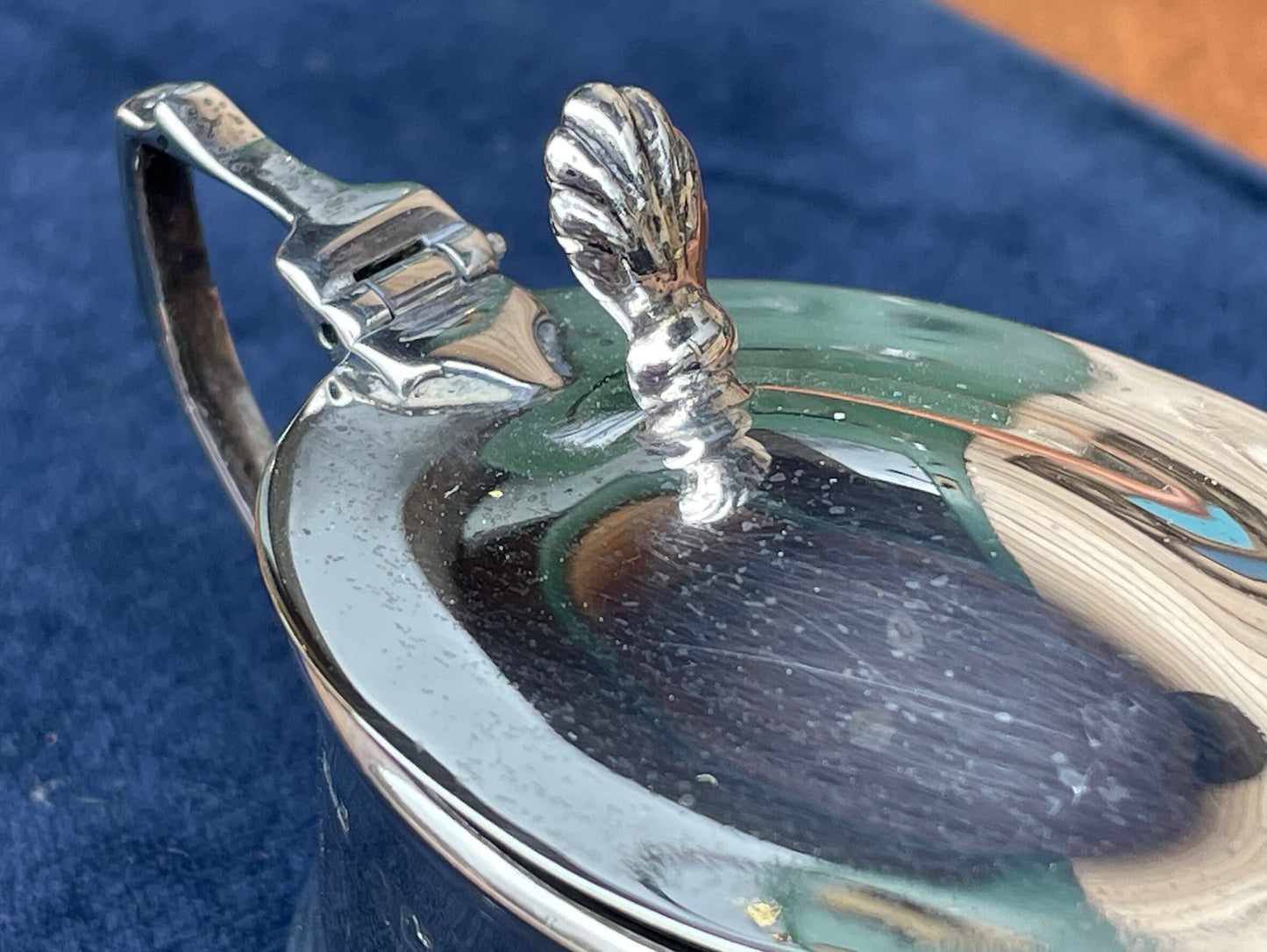 A solid silver English hallmarked condiment/mustard pot with Bristol blue glass liner and spoon - Gorham Manufacturing Co Birmingham - 1919