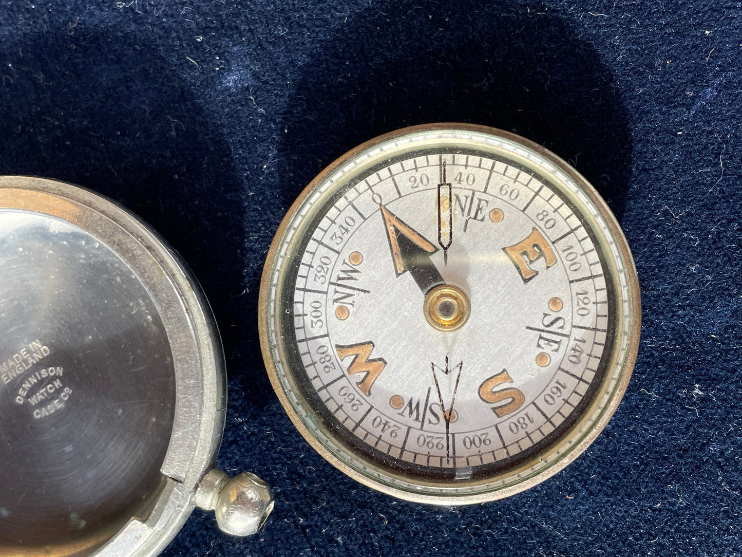 An antique WW1 Dennison MK VI 53278 British Army Officers military compass date stamped 1917 - 4.6cm diameter