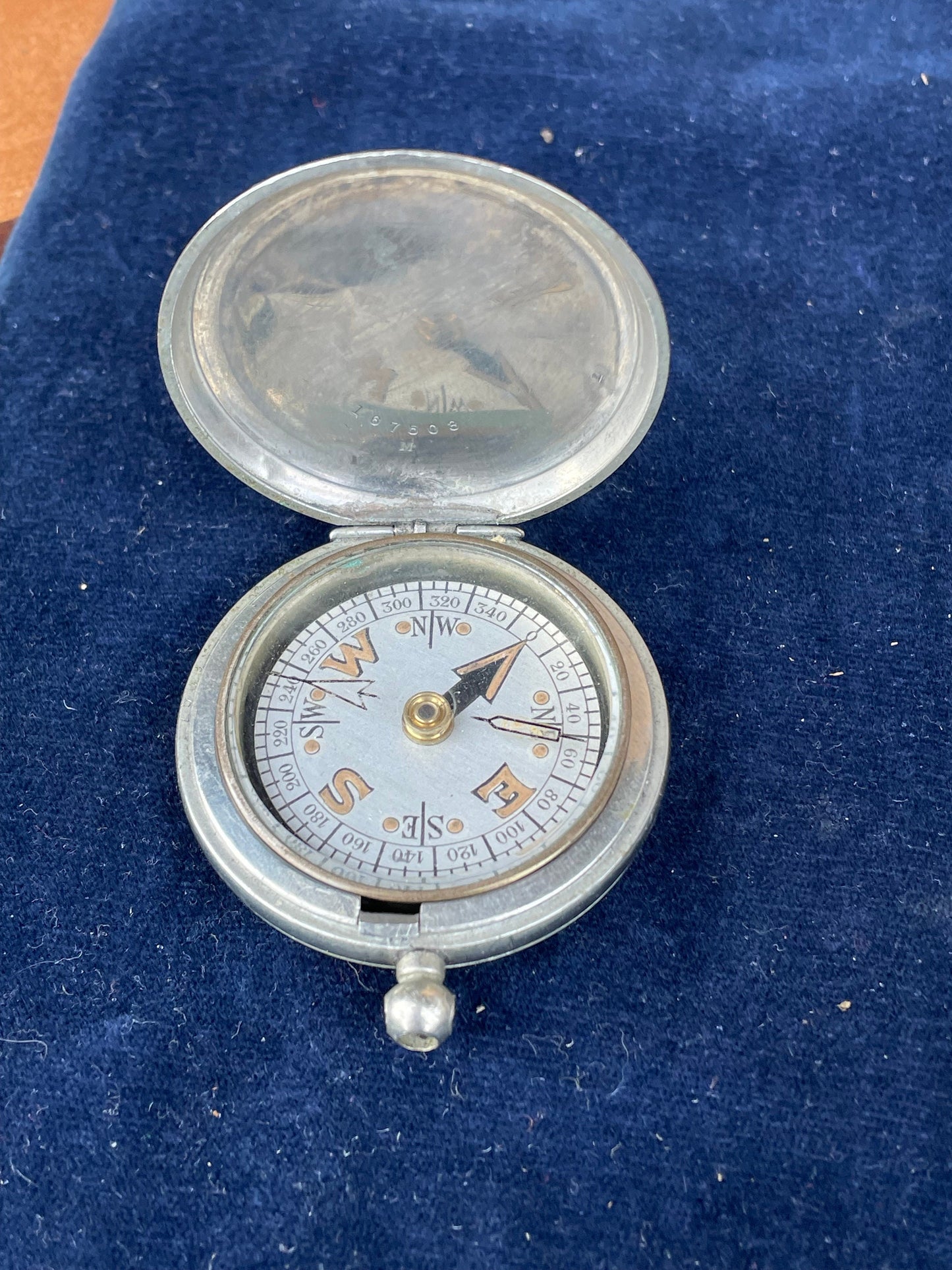 An antique WW1 Dennison MK VI 53278 British Army Officers military compass date stamped 1917 - 4.6cm diameter