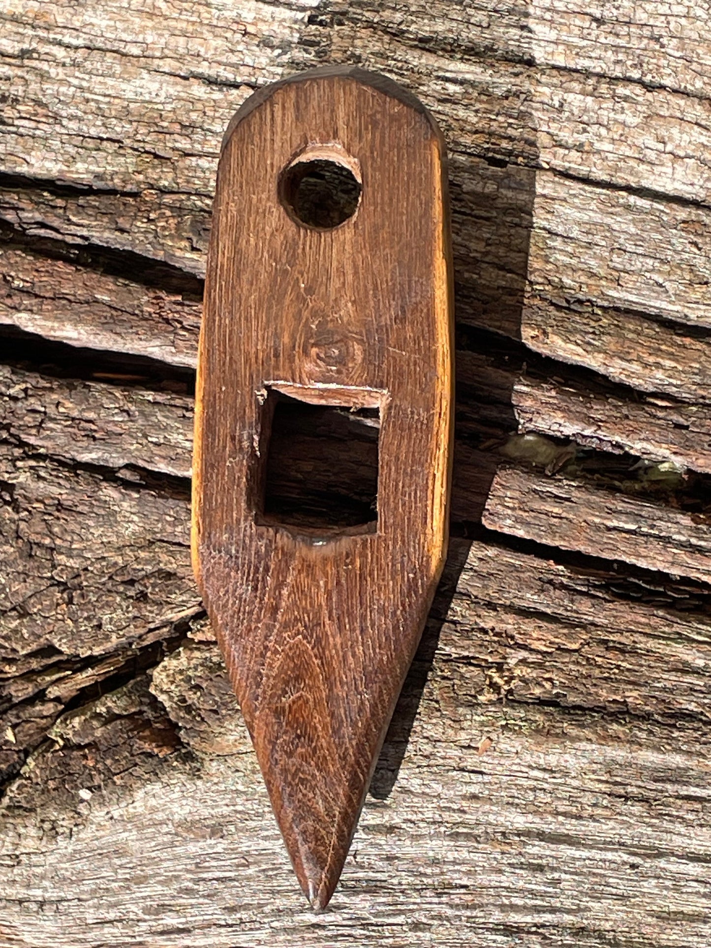 A vintage hand made wooden fishing net shuttle/needle tool piece of folk art 14cm long