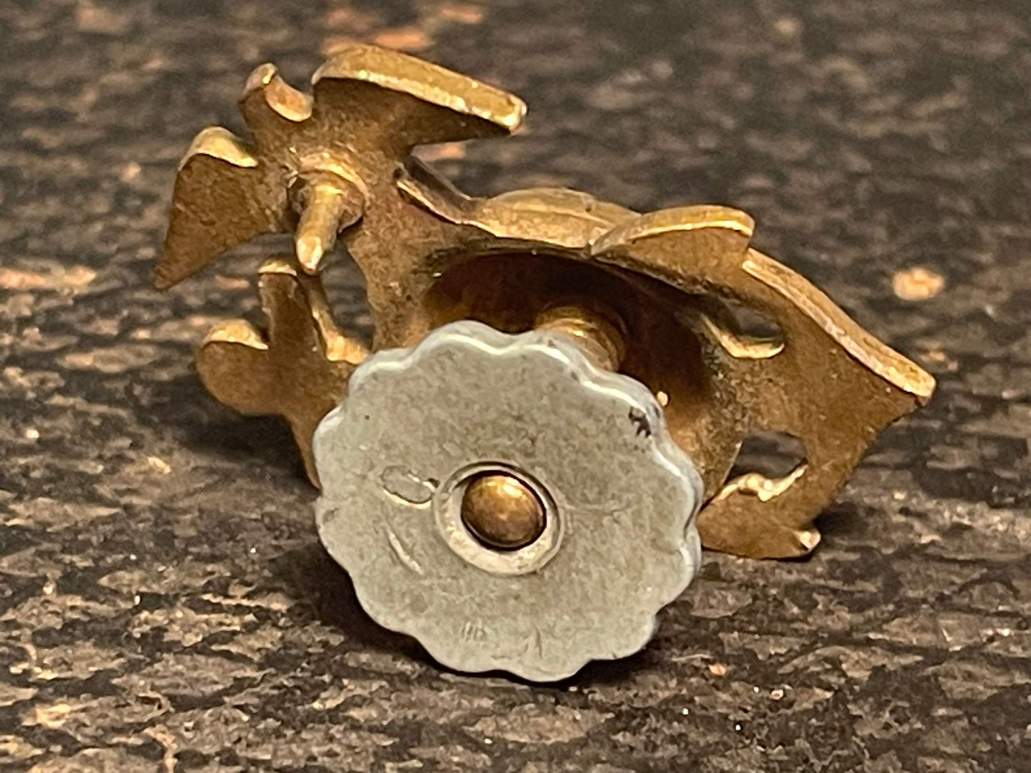 An original U.S Marine Corps USMC threaded pin cap/collar badge c1920