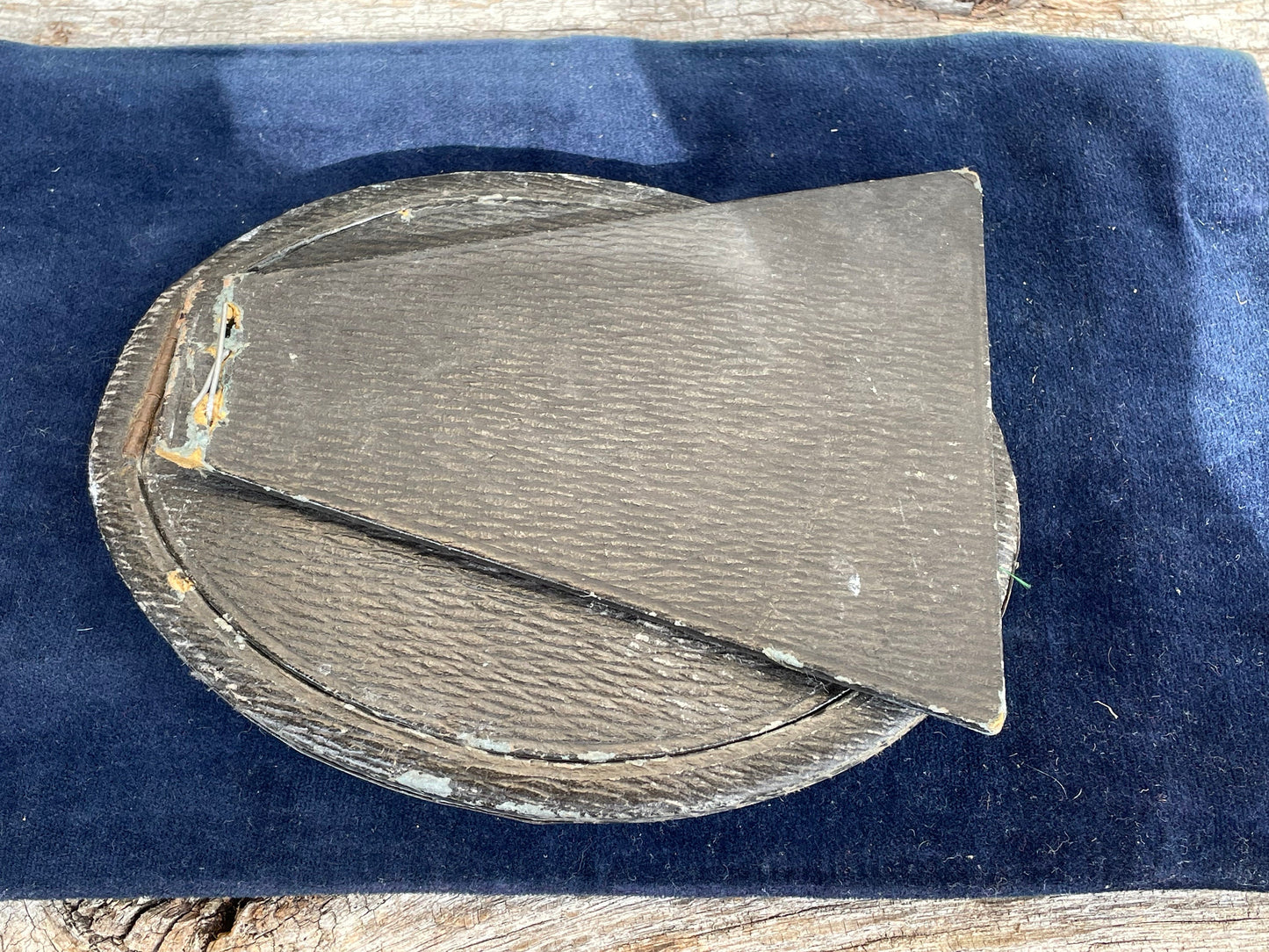 An Oval Sterling hallmarked silver photo frame by H. Matthews Birmingham 1916 - 15x11.5cm