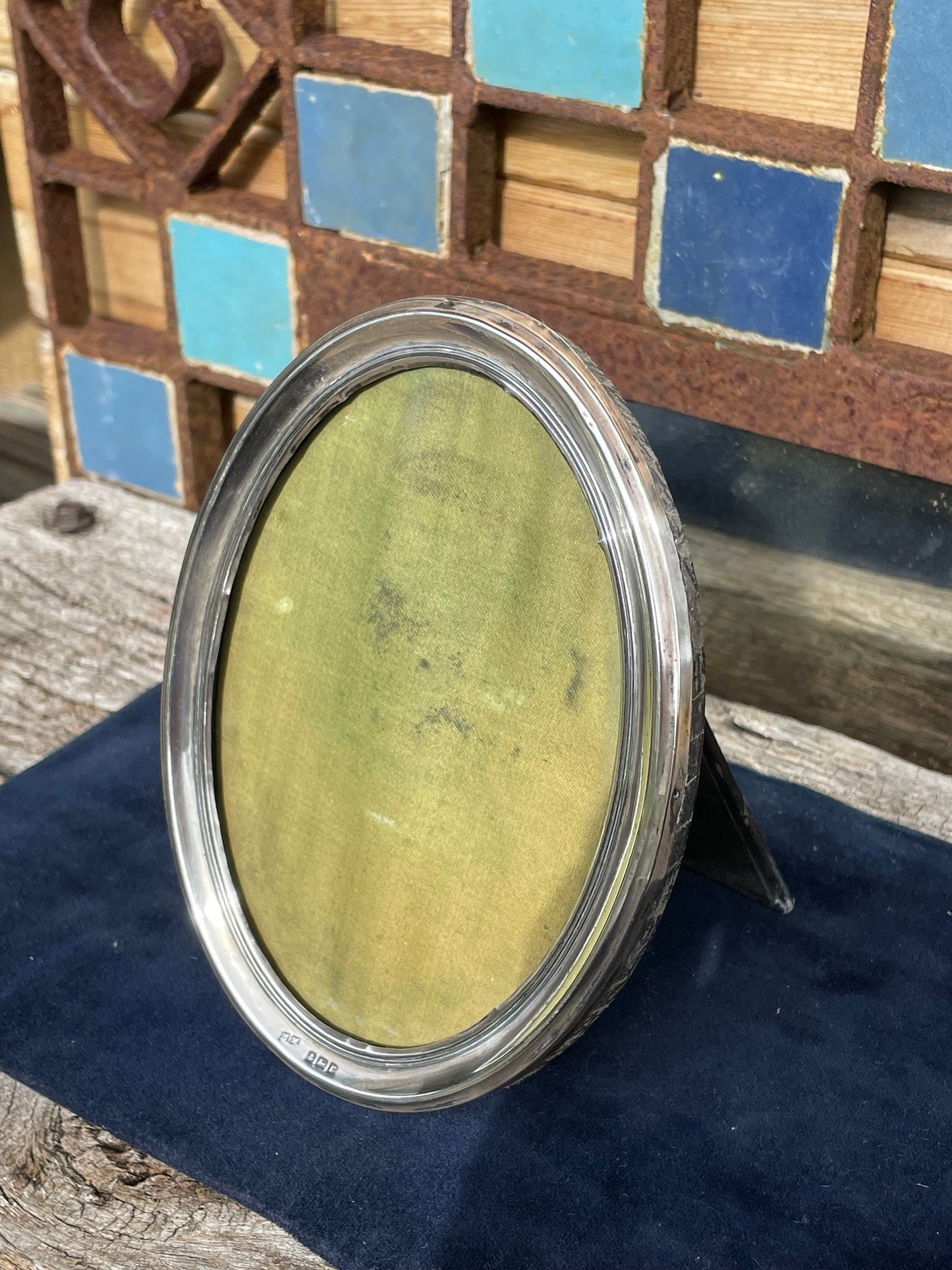 An Oval Sterling hallmarked silver photo frame by H. Matthews Birmingham 1916 - 15x11.5cm