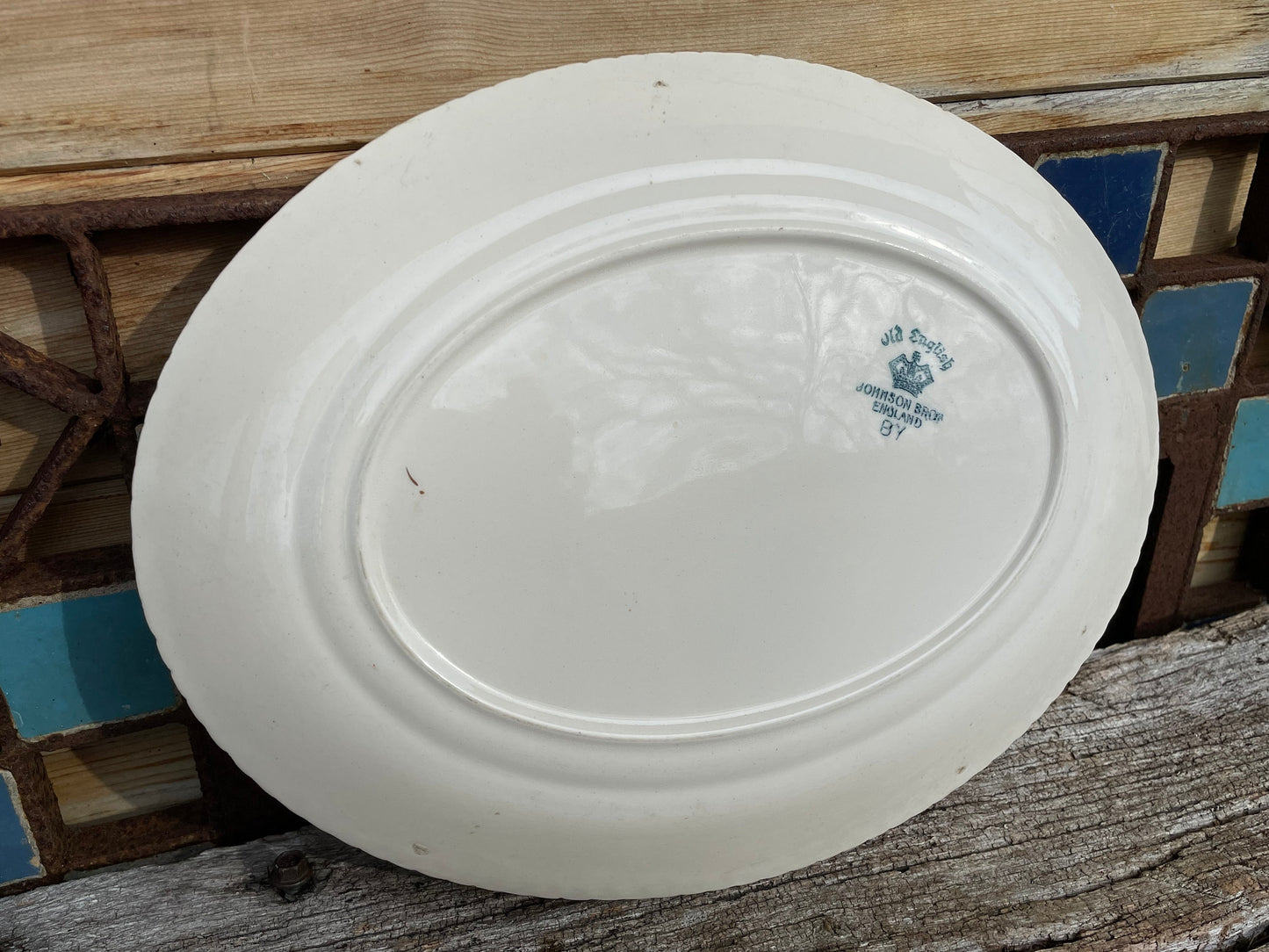 Vintage Johnson Bros Old English pattern serving plate 29cm across