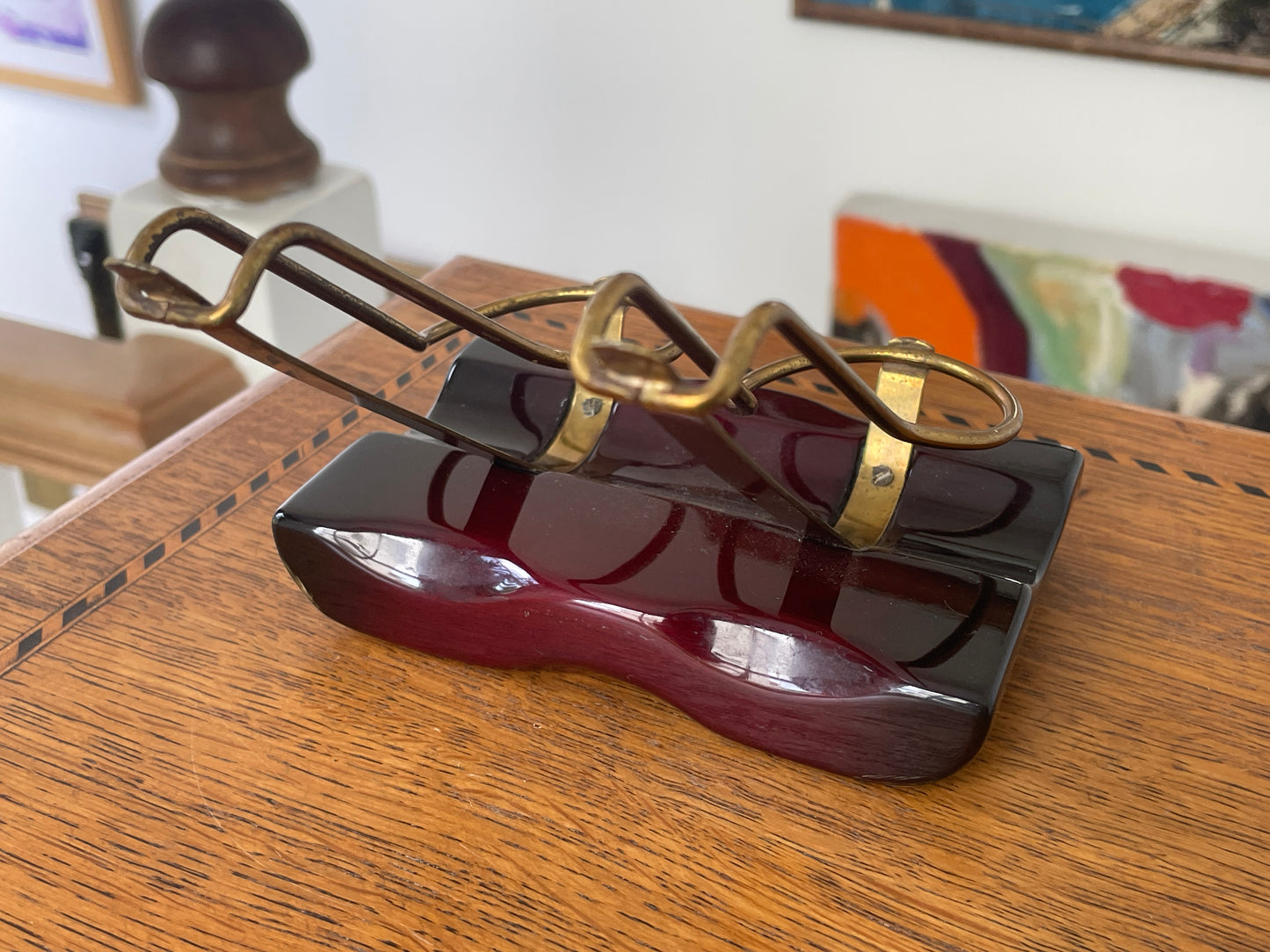 Mid-Century Japanese Lacquerware Pipe Stand with Brass Holders, Retro Desk Organiser, 1950s Tobacciana, Burgundy Red & Gold