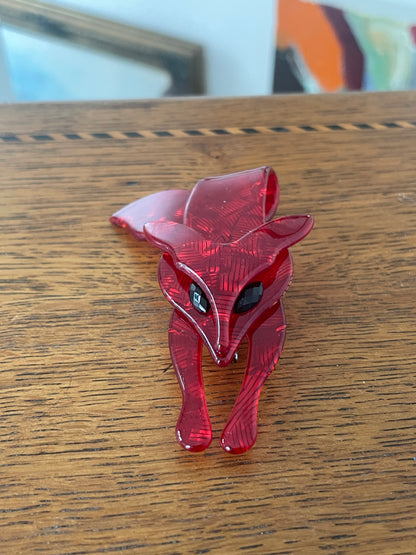 Vintage Style Red Fox Brooch – Retro Resin Statement Animal Pin, Art Deco Inspired Jewellery, Kitschy Woodland Gift