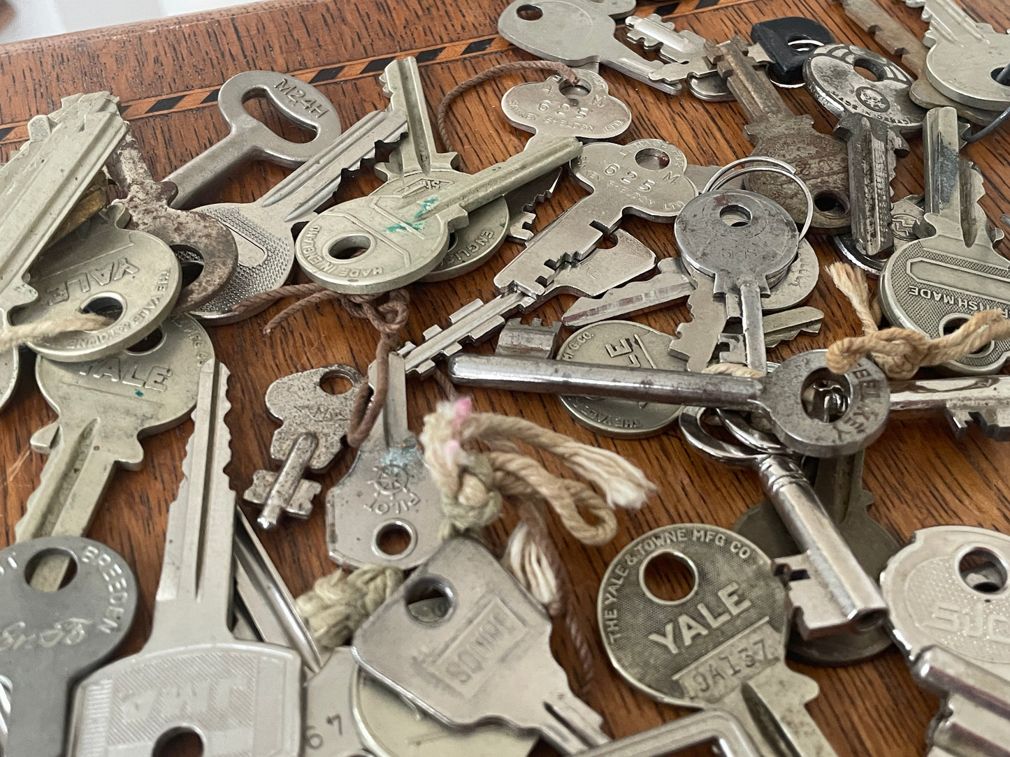 Vintage Mixed Key Collection – Antique & Retro Keys Job Lot, Yale Abus Skeleton Keys, Industrial Locksmith Supply, Craft Bundle