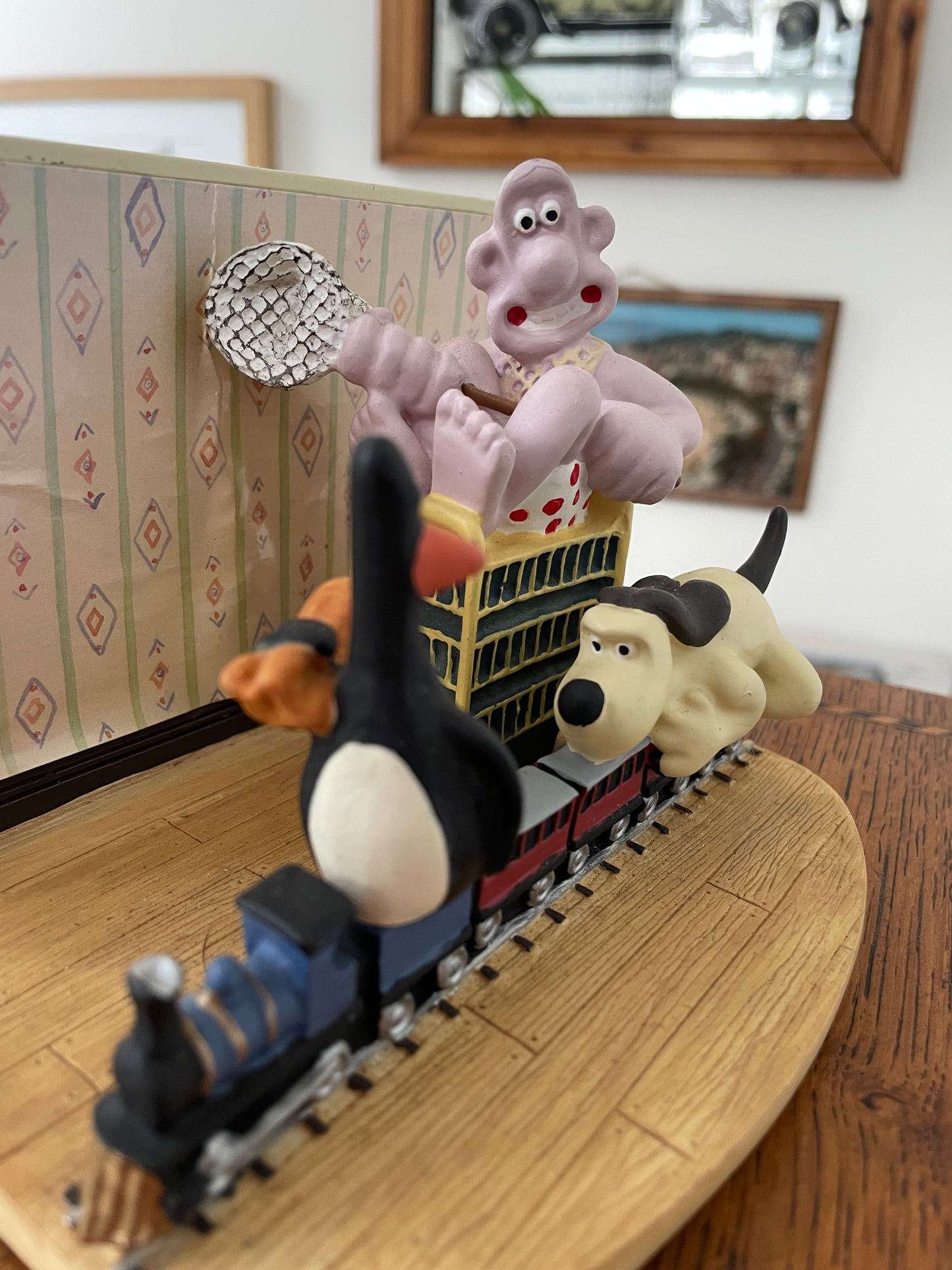 Wallace & Gromit Train Chase Figurine – The Wrong Trousers (1993), 13.5cm Resin Model