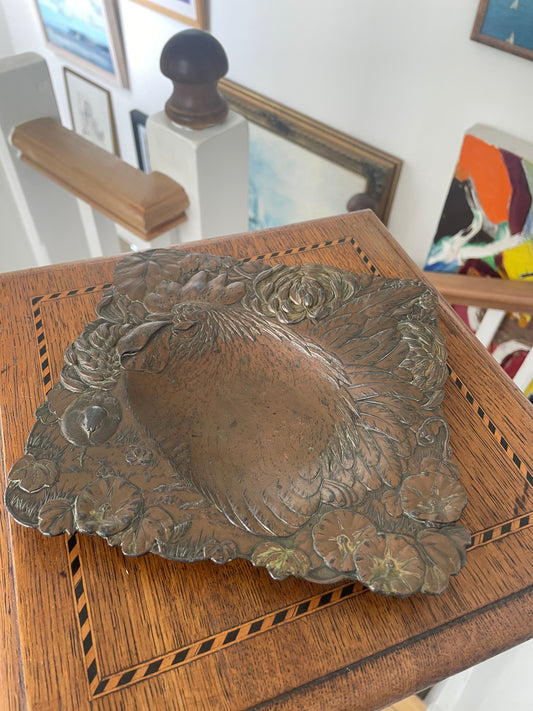 Antique Arts & Crafts Copper Repoussé Dish with Hen and Floral Design, Early 20th Century Decorative Metalwork, 18cm