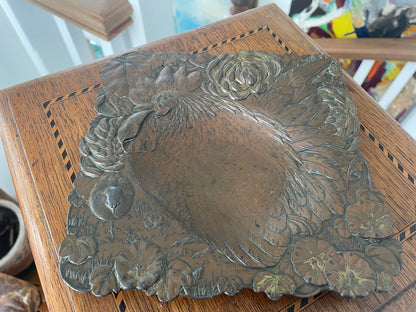 Antique Arts & Crafts Copper Repoussé Dish with Hen and Floral Design, Early 20th Century Decorative Metalwork, 18cm