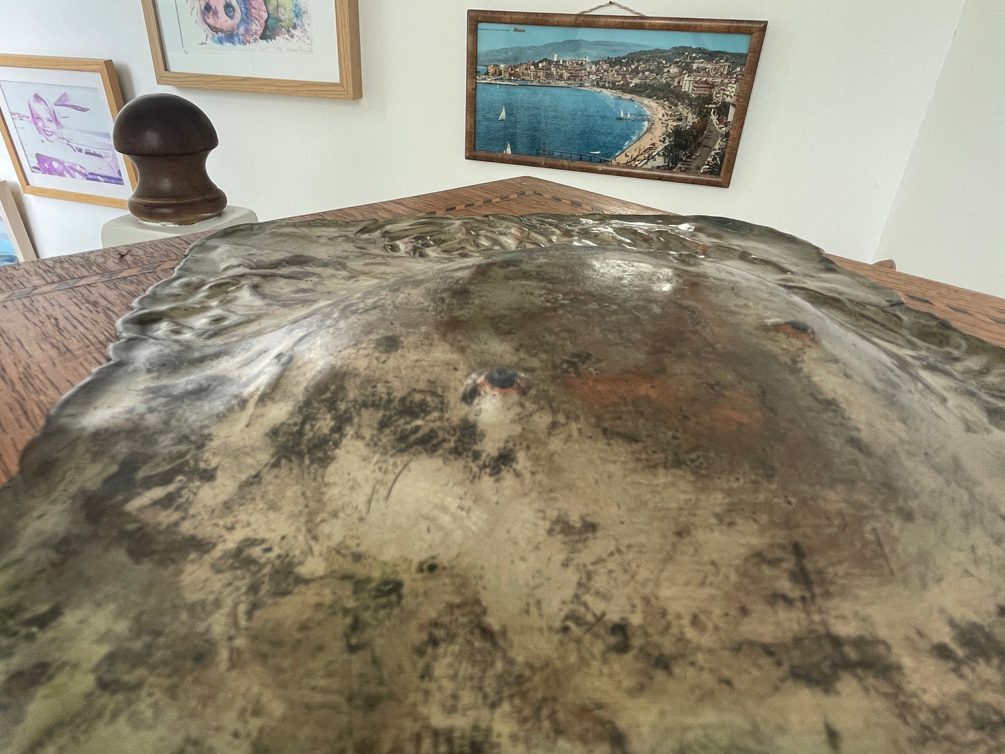 Antique Arts & Crafts Copper Repoussé Dish with Hen and Floral Design, Early 20th Century Decorative Metalwork, 18cm