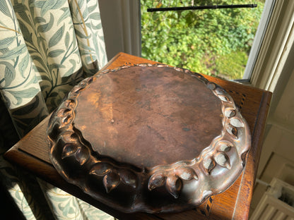 Arts & Crafts Copper Tray by Beldray England c.1920 – Hand-Hammered Copper Charger with Repoussé Leaf Border, 25 cm