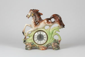 Mid-Century Italian Ceramic Horse Mantel Clock – Hand Painted Capodimonte Style with Mercedes West Germany 30-Hour Wind-Up Movement